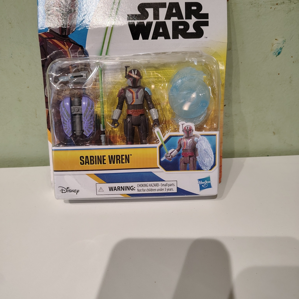 NWT NIB Hasbro Disney Star Wars Sabine Wren Action Figure Set Small Lightsaber